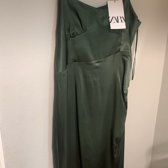 Green Dress Satin Effect midi dress - Picture 4 of 4